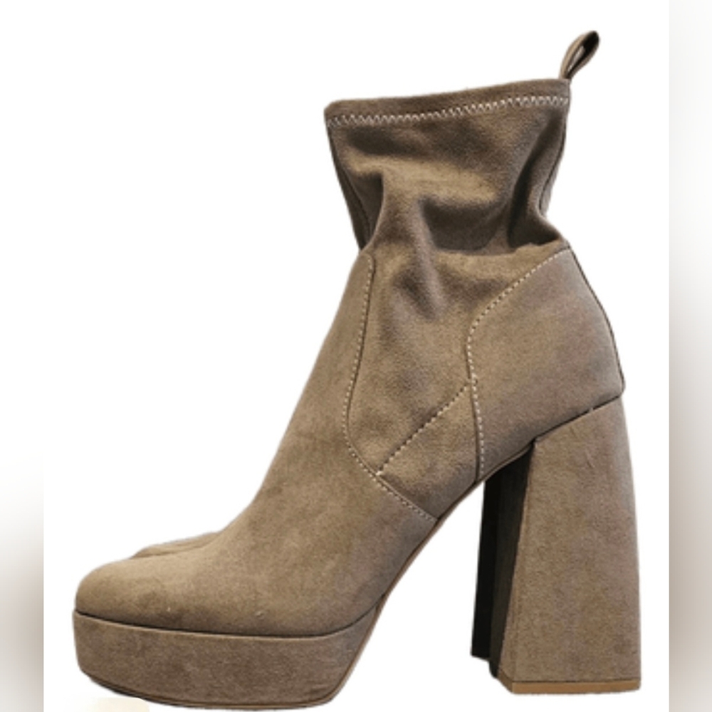 Melrose and Market Chunky Platform Boots – Moss Green – Size 8.5